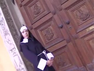 Smutsiga nuns annette pissed på