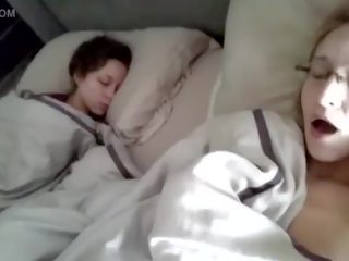 Szexi nagy csöcsök tini lány kockázat maszturbál következő hogy alvás sis tovább kamera - fuckcam69.com