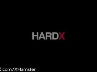 Hardx голям бюст миа ли cums трудно от дълбоко анално пробиване.