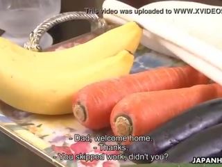 Sayuri has a njijiki time with some vegetables