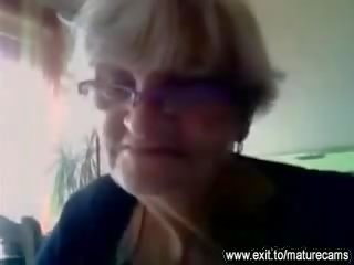 55 години стар бабичка предавания тя голям цици на камера видео
