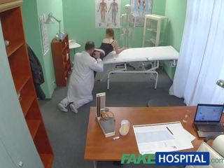 Fakehospital الطبيب يحصل على فقط ماذا هو مطلوب من حار المريض