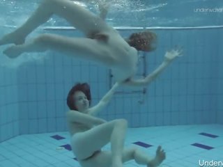 Две началник космати красавици подводен