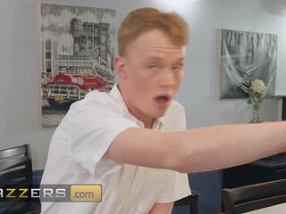 Brazzers - Jimmy Just Wants Lunch But lascivious Waitress Syren De Mer Gives Him A Whole Anal Snack