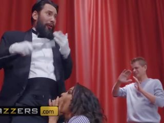 Brazzers - Thicc Housewife Luna Star Fucks the Magician