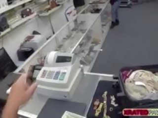 Warga latina hottie mendapat fucked dalam yang persendirian pawnshop pejabat