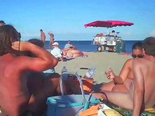Trentenaire coups son copain sur nu plage par voyeurs