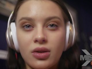 Missax.com - 看 色情 同 妹妹 二 - lana rhoades (preview)