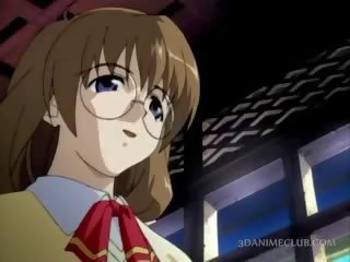 Pusaudze anime meitene becomes a sekss vergs wrapped uz taustekļi