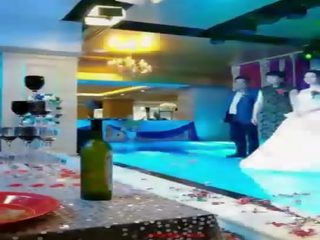 চাইনিজ স্কুলগার্ল 大三学生带着跳蛋给婚礼做司仪直播刺激【同城真人1对1服务搜微sm2020k】